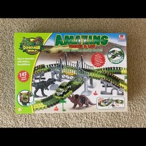 Dinosaur world amazing cars and tracks